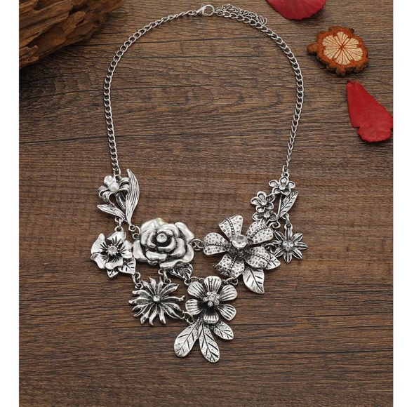 Antique Silver Tone Flowers Statement Necklace - Picture 2 of 4